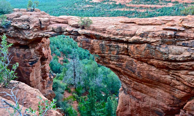 Devils Bridge Hiking Trail in Sedona